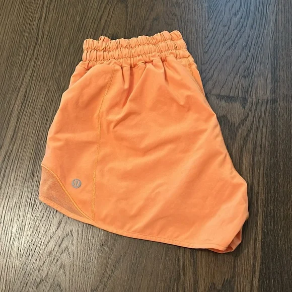 lululemon hotty hot shorts, 4 inch, low rise - Picture 4 of 5